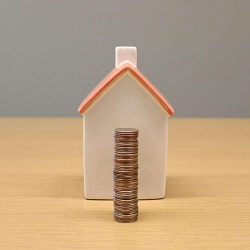 aflossingsvrije hypotheek a small house with a stack of coins